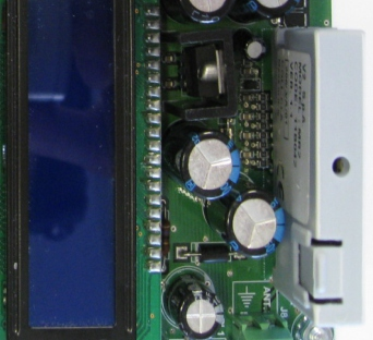 Récepteur embrochable MR2-U monté sur la carte STARTECO 4 avec voyant L1 et bouton BP1