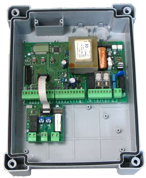 Armoire G1 PRO avec la carte option éclairage LIGHT GATE2 PRO montée dans le coffret