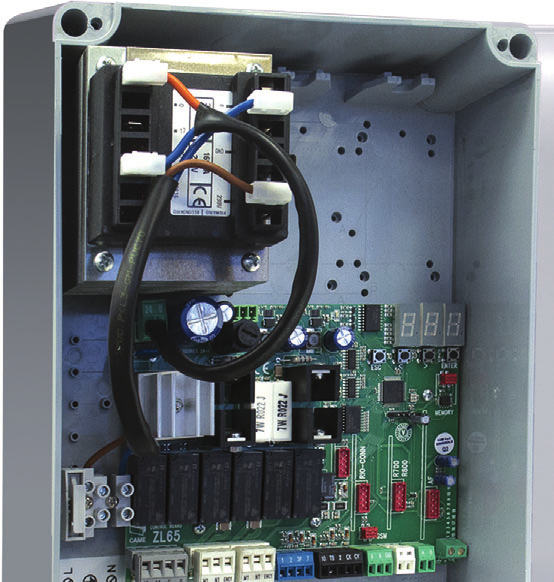 Armoire de commande CAME ZL65 ouverte montrant le transformateur, la carte électronique et les borniers