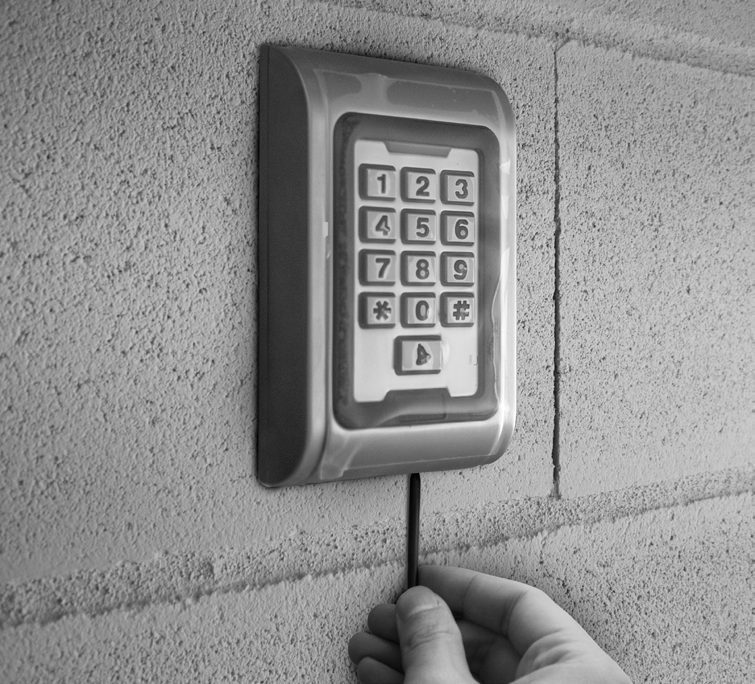 Fixation du corps du TEC100 sur le couvercle arrière