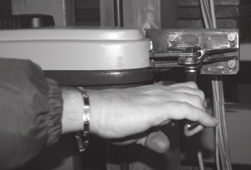 Montage correct du piston sur l'étrier, boulon serré