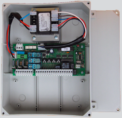 Armoire de commande TAU D750M ouverte montrant le transformateur et la carte électronique