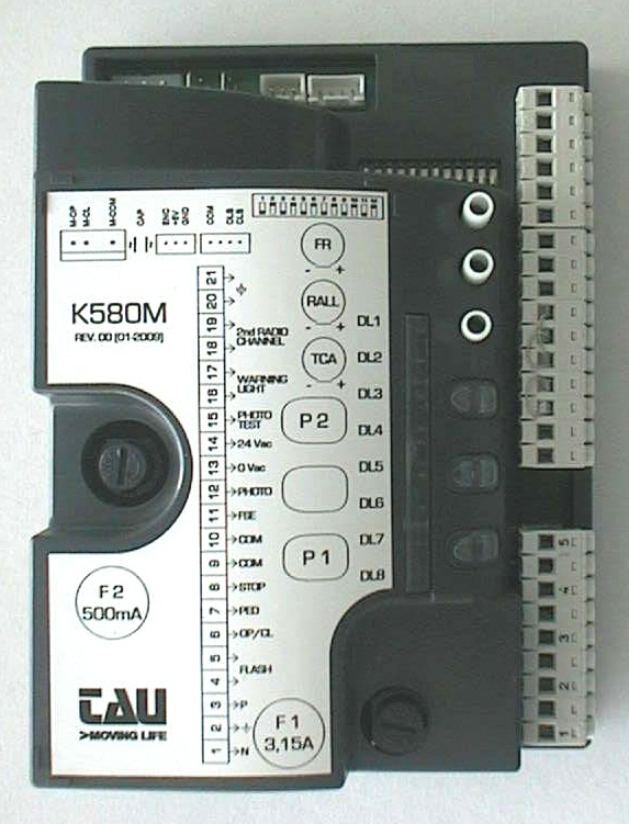 Vue de la carte électronique K580M avec borniers, fusibles, trimmers FR/RALL/TCA, boutons P1/P2 et LEDs DL1-DL8